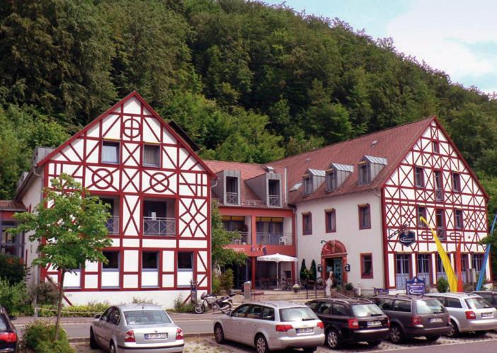 Behringers Freizeit - Und Tagungshotel Goessweinstein Extérieur photo
