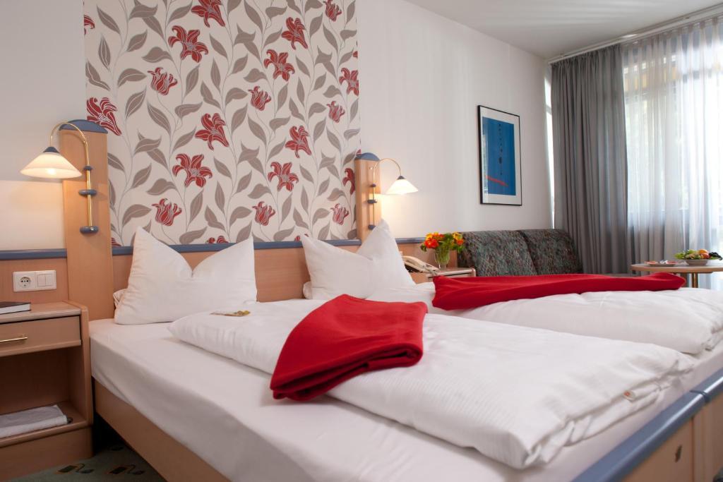 Behringers Freizeit - Und Tagungshotel Goessweinstein Chambre photo
