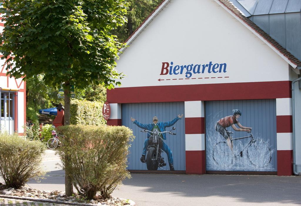 Behringers Freizeit - Und Tagungshotel Goessweinstein Extérieur photo