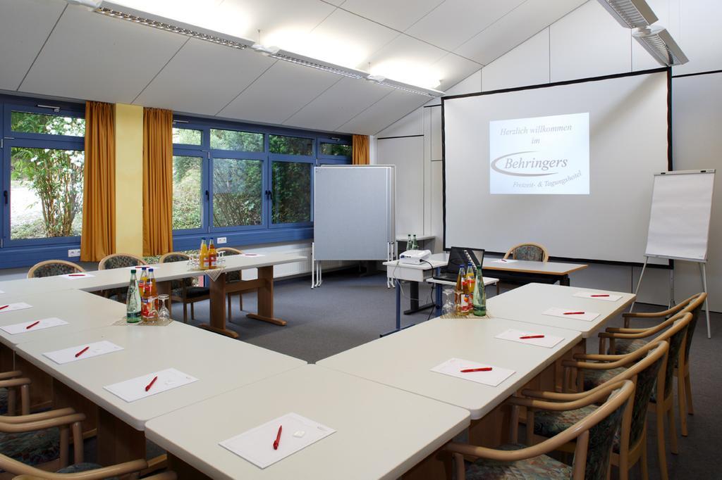 Behringers Freizeit - Und Tagungshotel Goessweinstein Extérieur photo